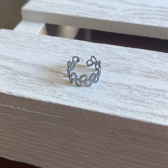 Set of 5 Silver Earring Cuffs - Picture 3 of 6